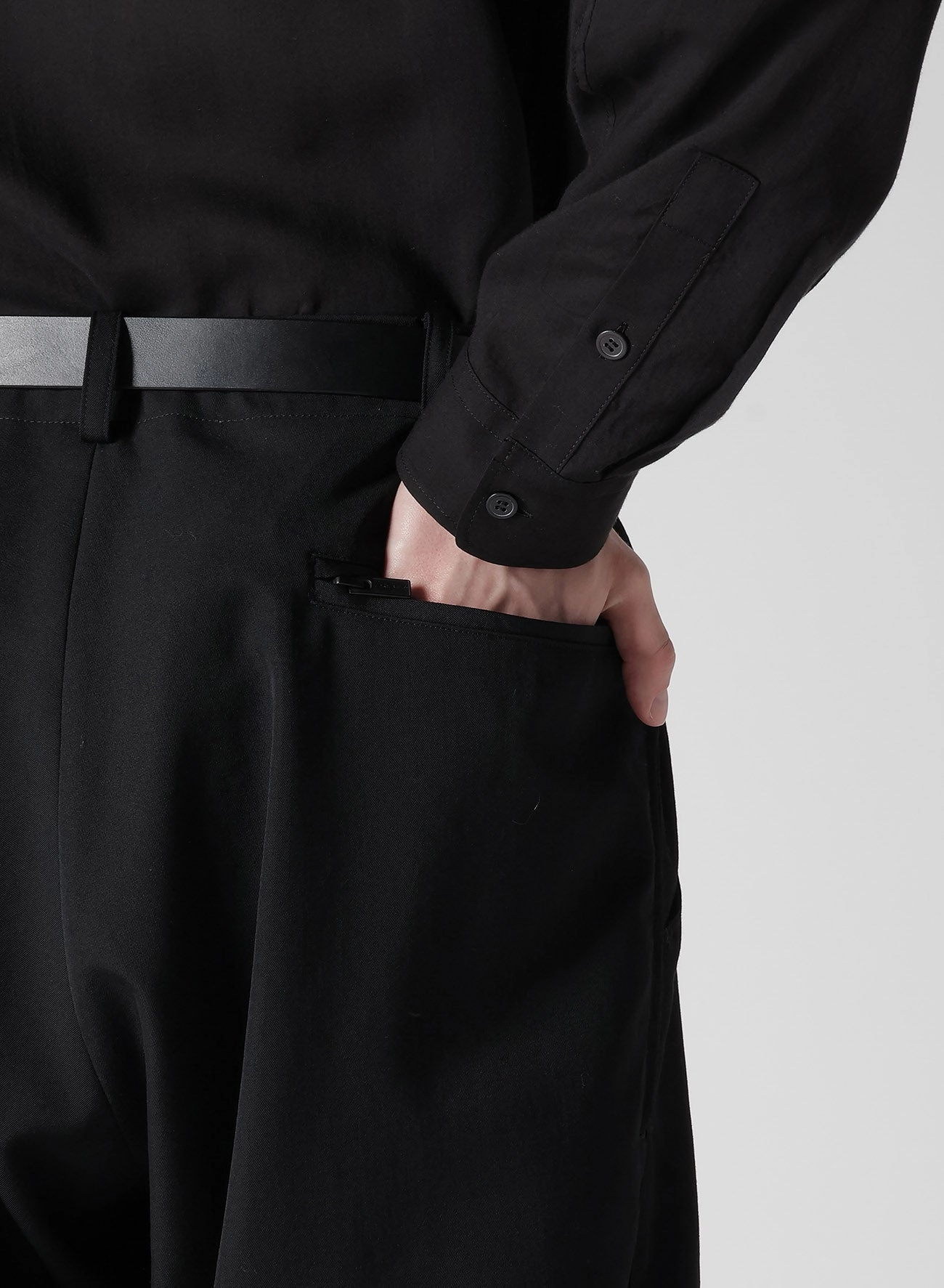 Comfy All-Day GABARDINE BACK SIDE ZIPPER PANTS