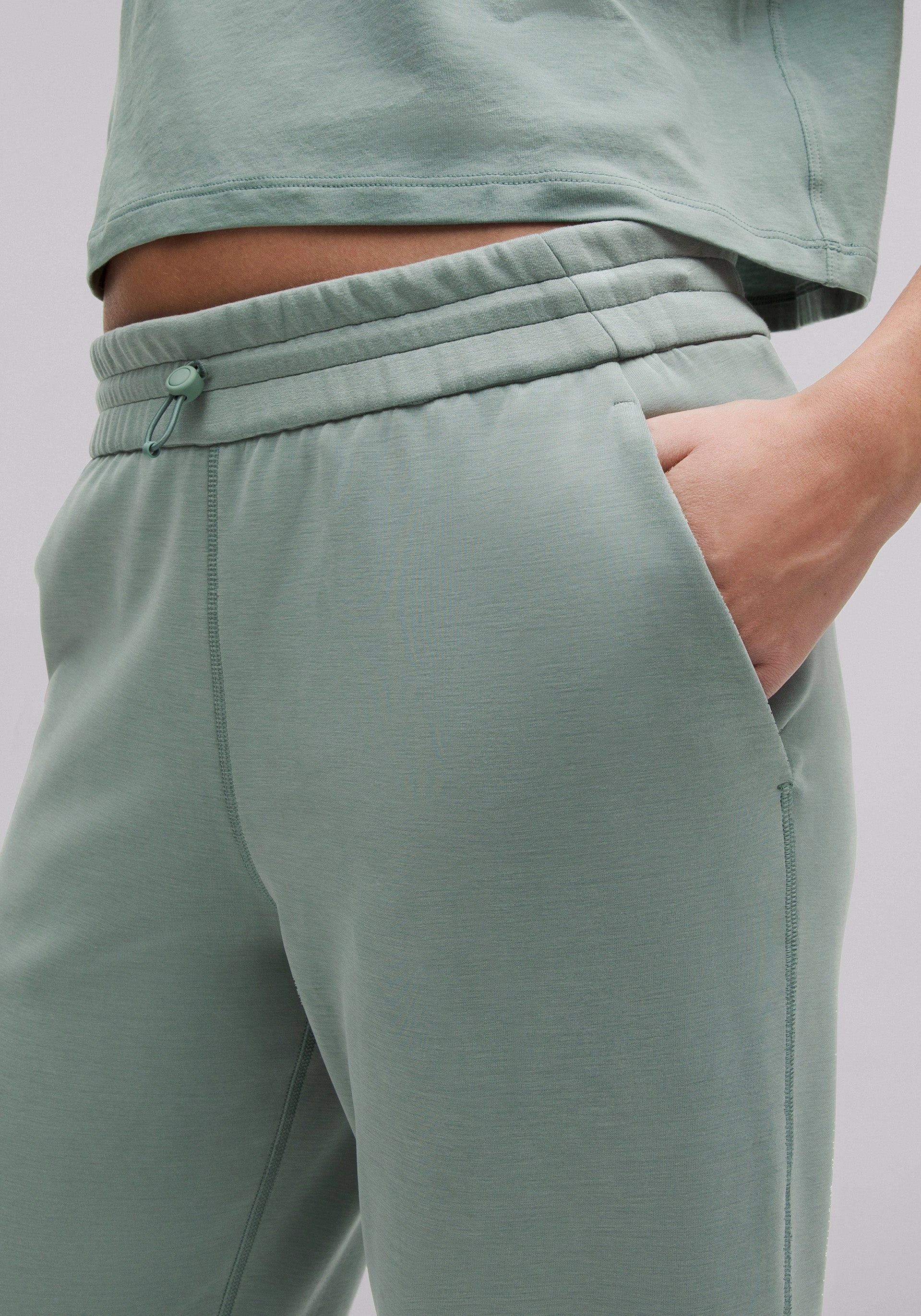 Easy Fit Design Casual Performance Fit Softstreme High-Rise Pant