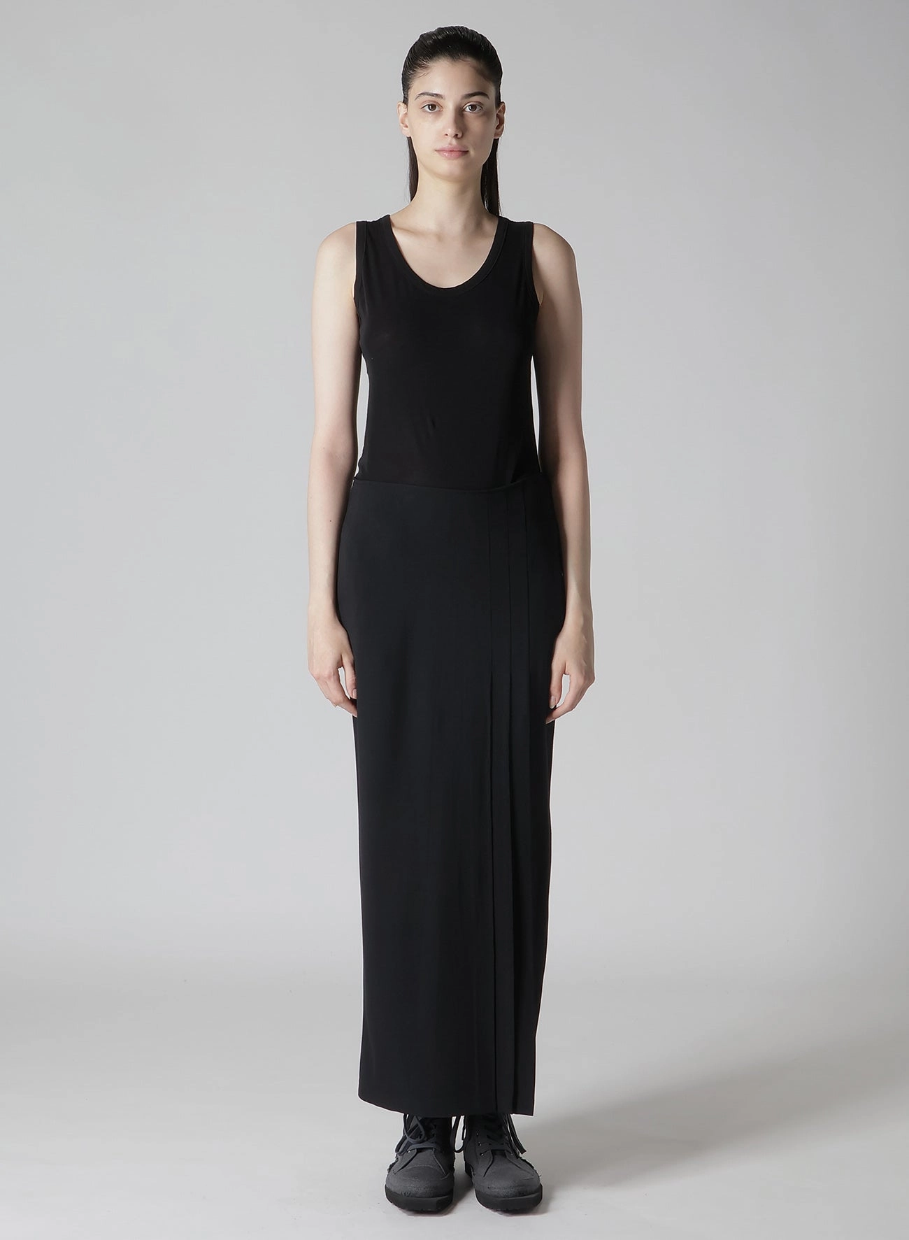 Utility Fit DAMAGED GABARDINE L TUCK DETAIL SLIM SKIRT