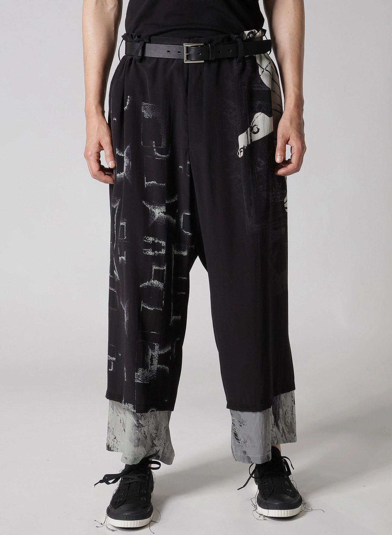 StaticResistantMaterial LAYERED PRINT PANTS
