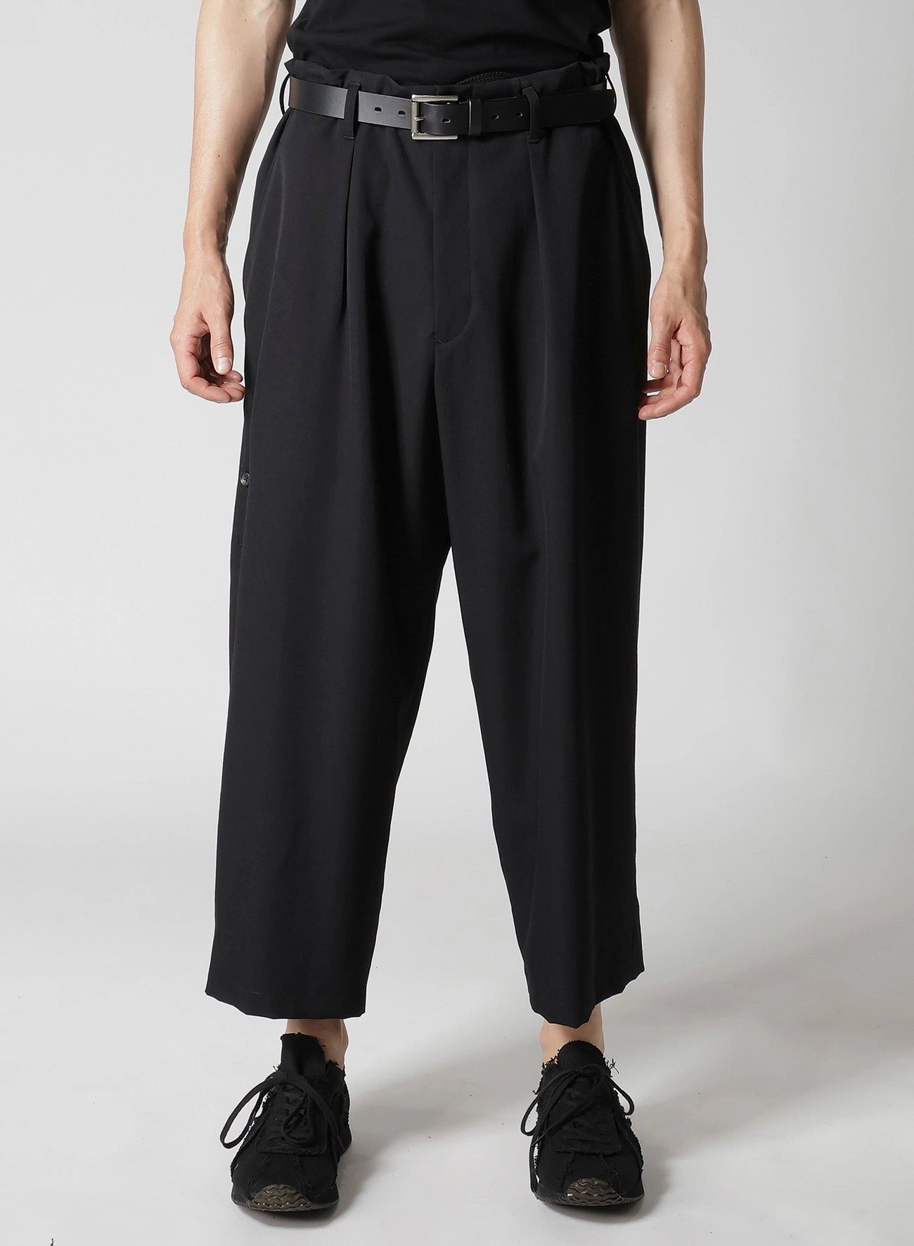 Wide-leg cut PermeableCloth WOOL GABARDINE R COIN POCKET PANTS