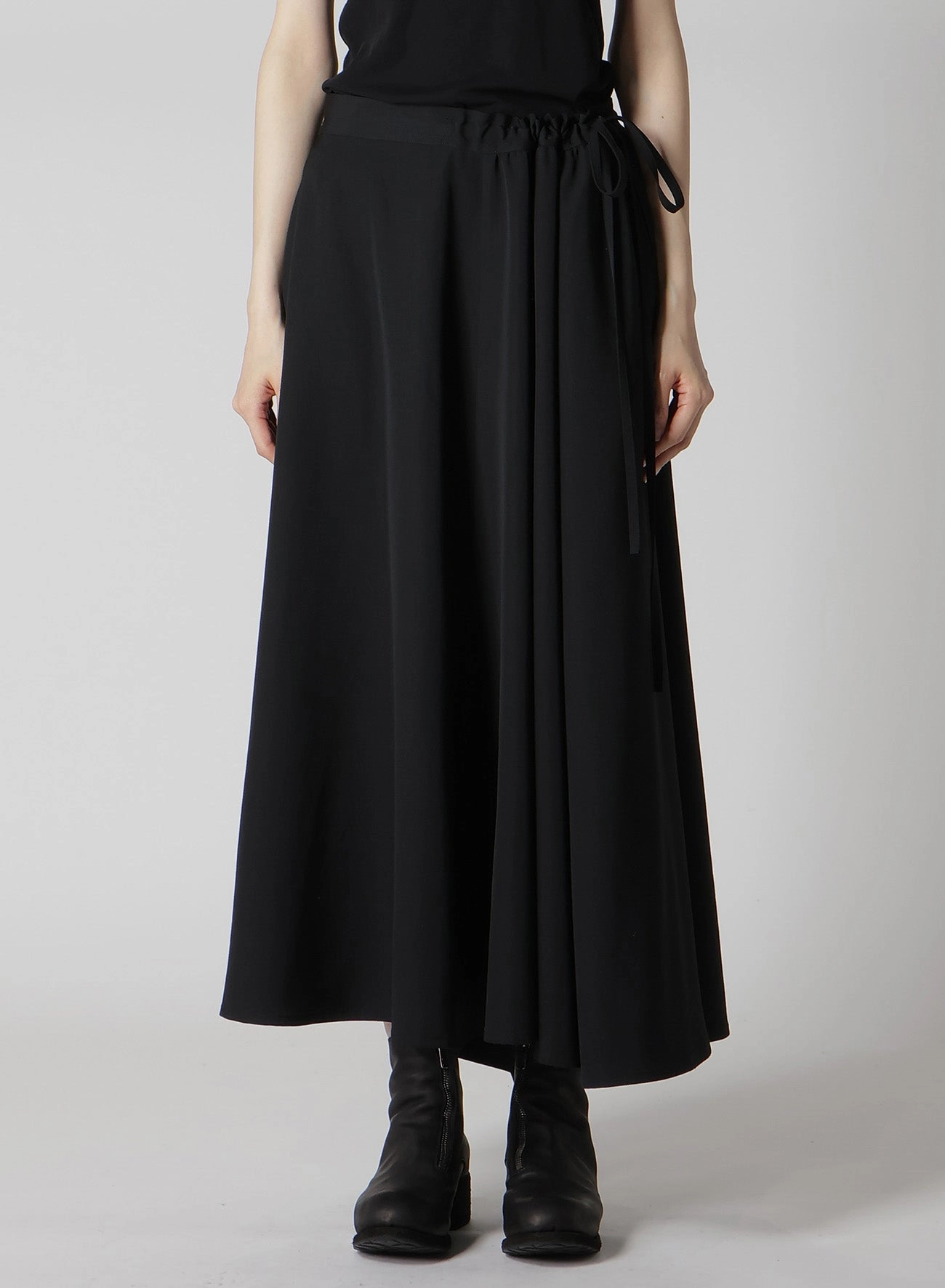 Seamless Waist Technology Lightweight Material GABARDINE L GATHERED FLARE SKIRT