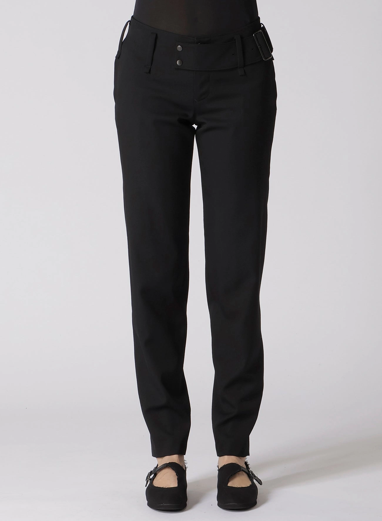 GABARDINE LOW-RISE BELTED PANTS Outdoor Fit Soft Texture