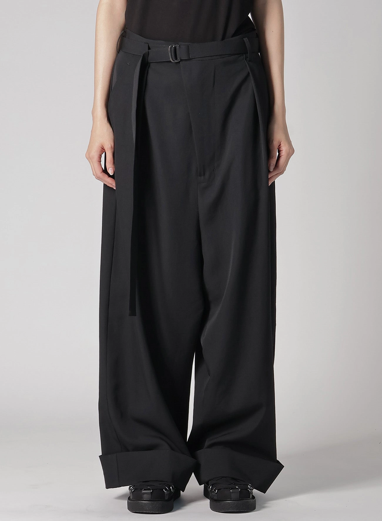 Flat Seams GABARDINE R-MACKIN LOOSE PANTS