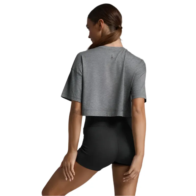 2XU Womens Form Soft Jersey Crop Tee Smooth Flatlock Stitching Feminine Appeal