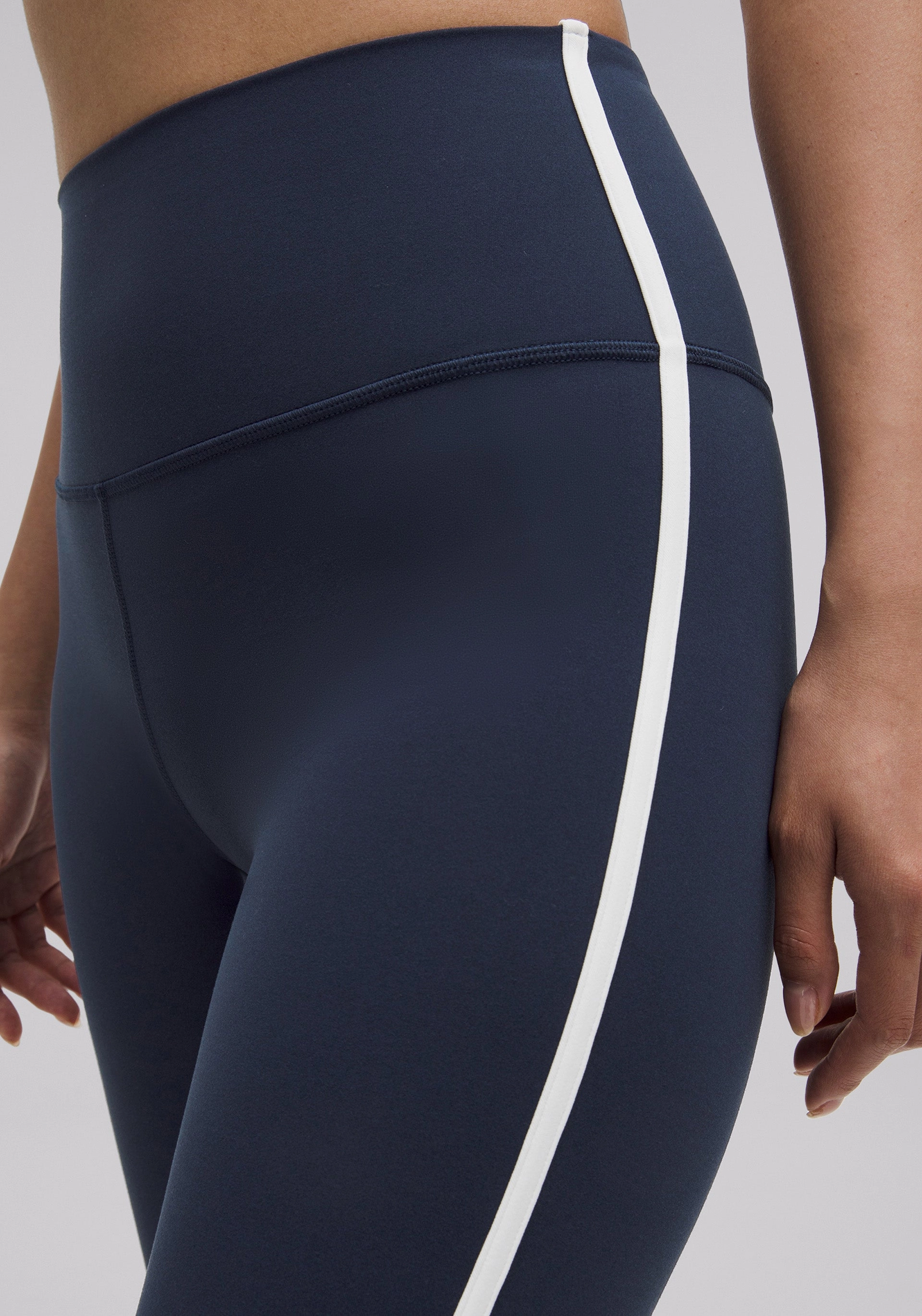 Move Comfort lululemon Align? High-Rise Side-Stripe Tight 25"
