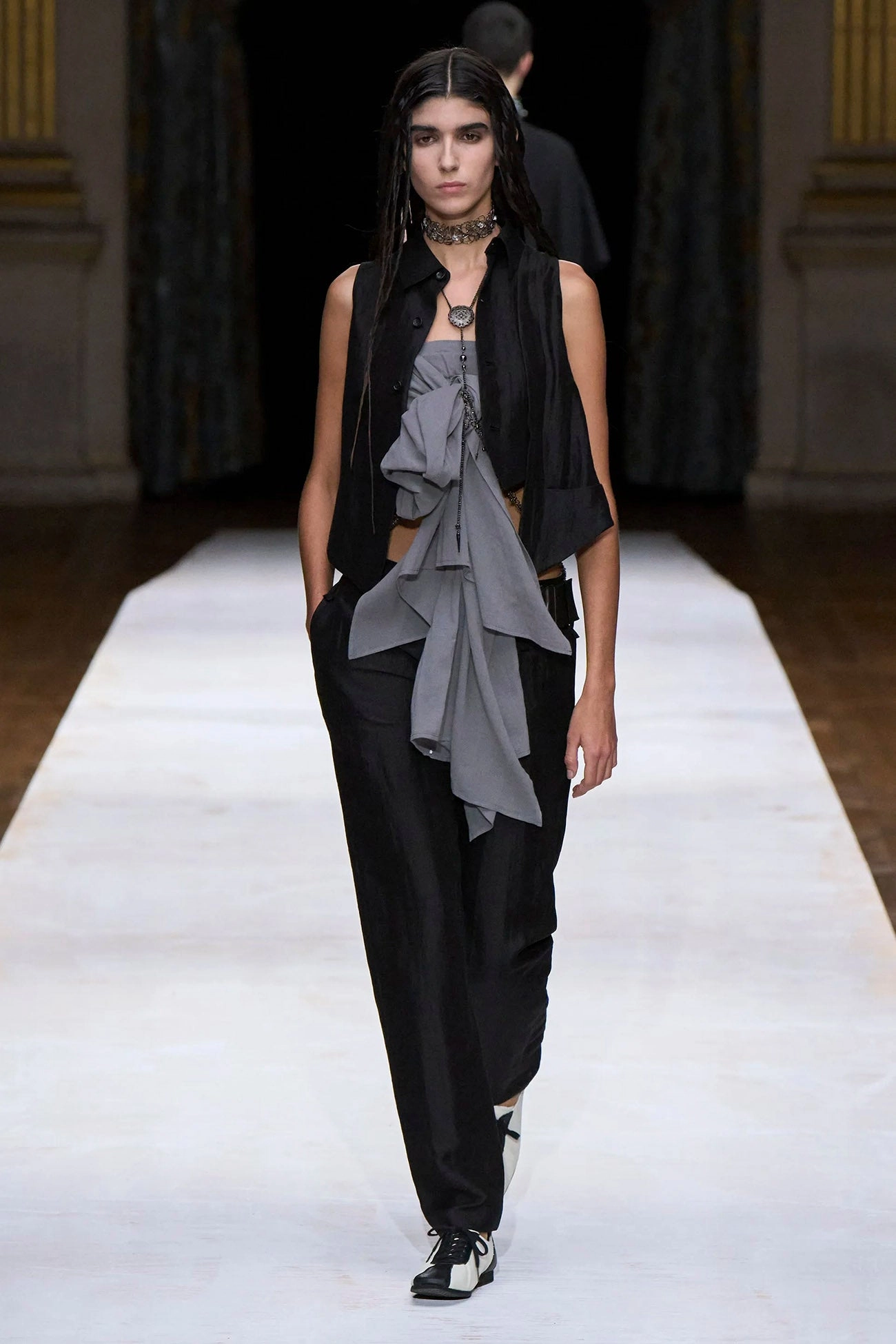 HIGH TWISTED GABARDINE LOW-RISE BELTED PANTS Rubberized Hem Timeless Utility