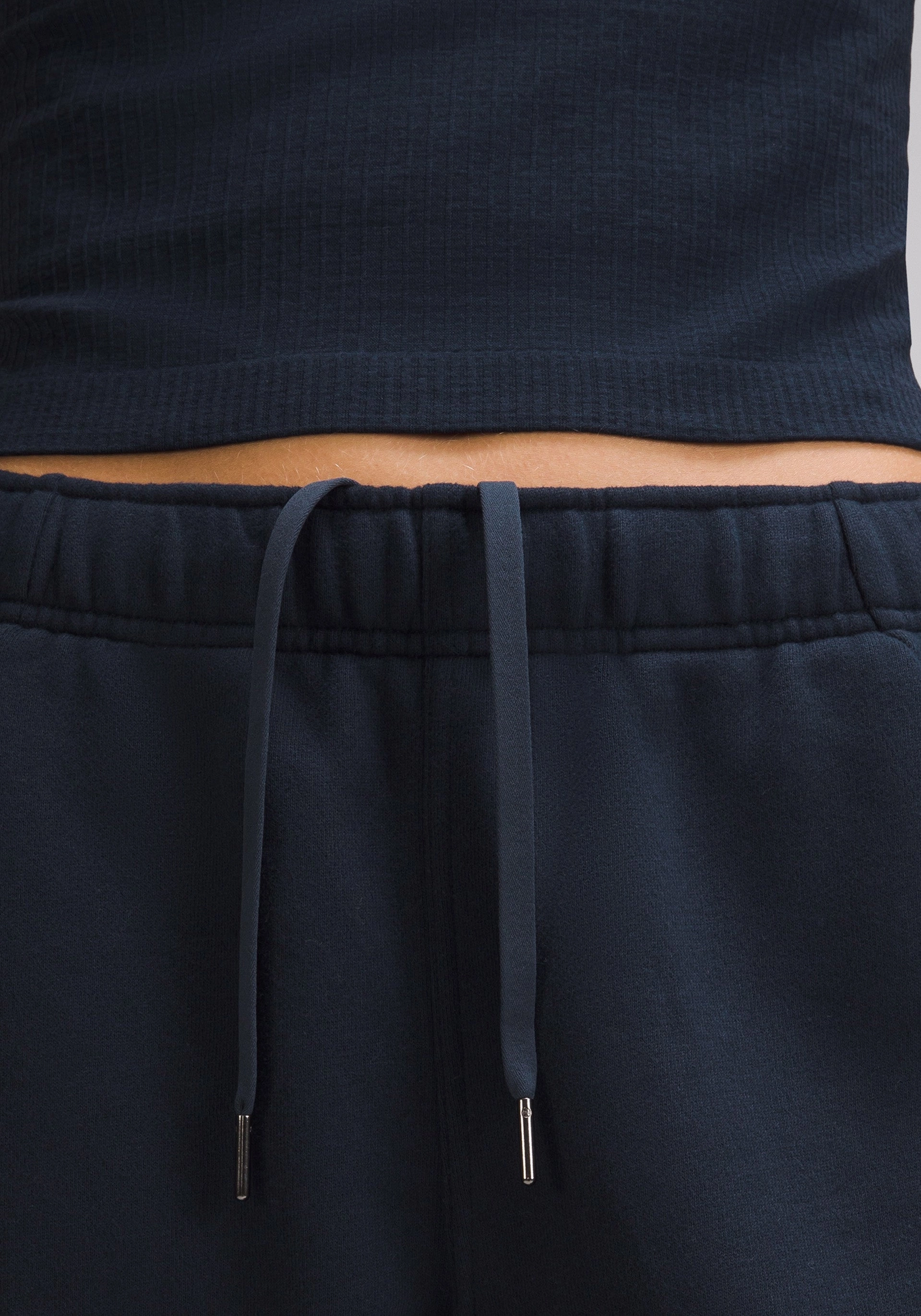 Scuba Mid-Rise Oversized Jogger | Regular Neutral Look