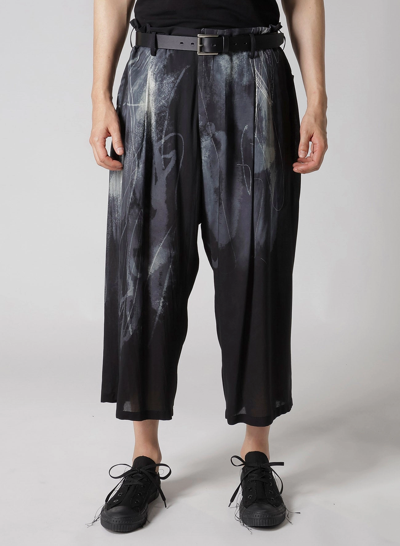 LightweightComfort TUCKED SEAM PANTS