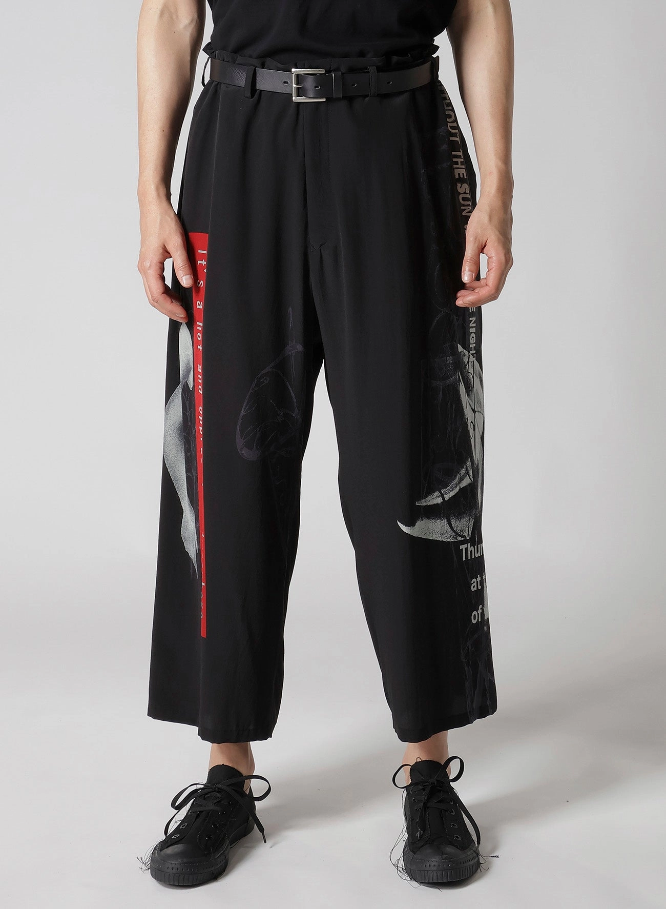 UNIVERSE MESSAGE PRINT PANTS Flexible shape StretchFabric